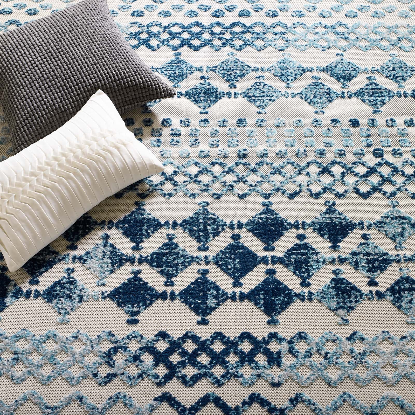Reflect Giada Distressed Vintage Abstract Diamond Moroccan Trellis Indoor/Outdoor Area Rug